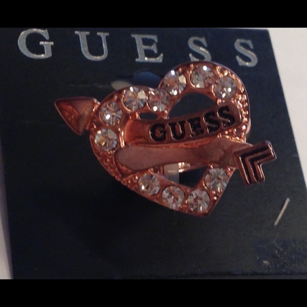 New Guess rosegoldtone heart & arrow stretch ring